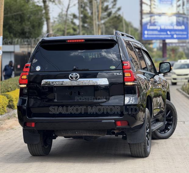 Toyota Land Cruiser Prado 2018 Black