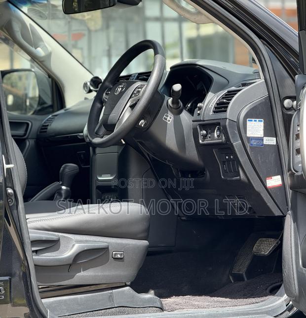 Toyota Land Cruiser Prado 2018 Black