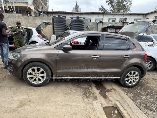 Volkswagen Polo 2015 Brown