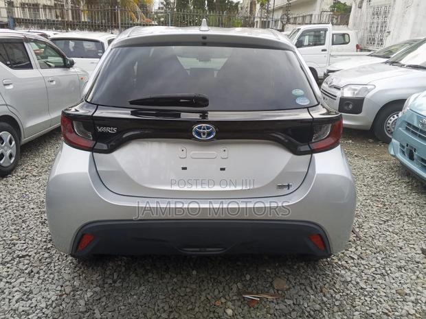 Toyota Yaris 1.5 Sedan LE 2020 Silver