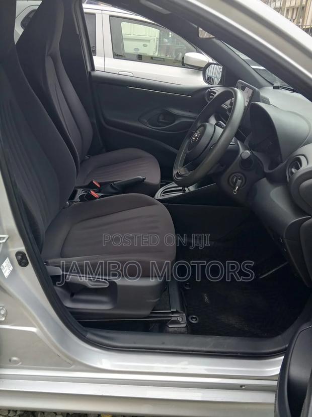 Toyota Yaris 1.5 Sedan LE 2020 Silver