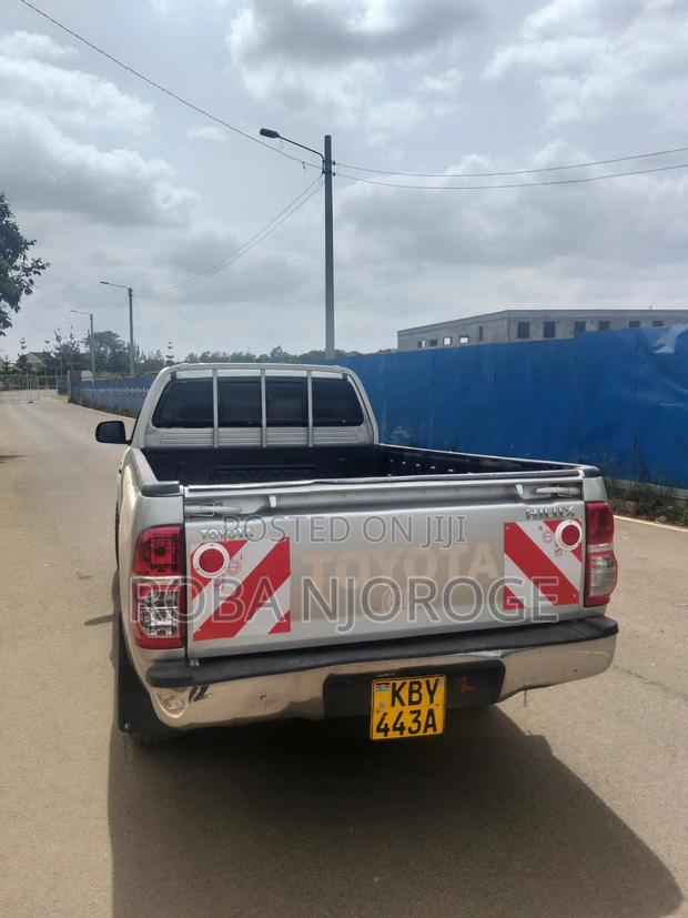 Toyota Hilux SR5 2013 Silver