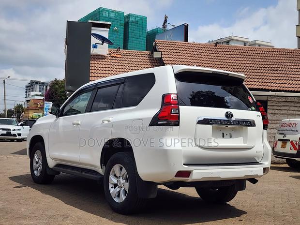 Toyota Land Cruiser Prado 2.8 2019 White