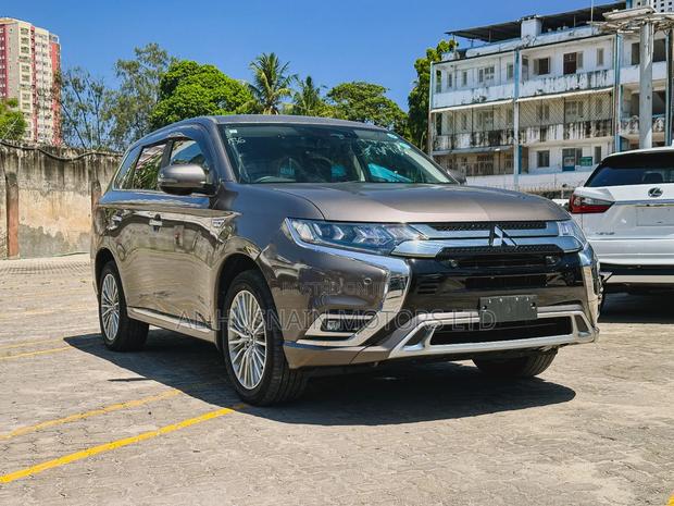 Mitsubishi Outlander 2.4 PHEV AWD 2018 Brown