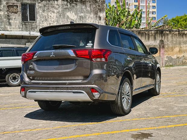 Mitsubishi Outlander 2.4 PHEV AWD 2018 Brown