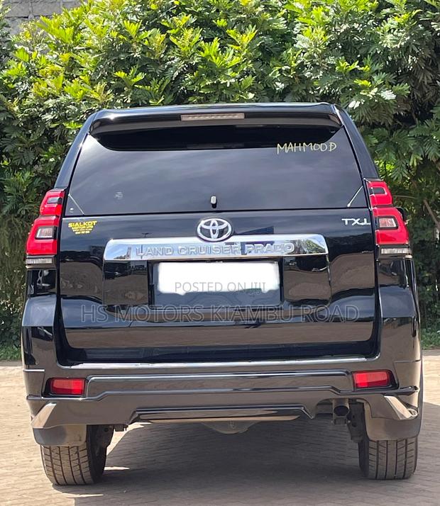 Toyota Land Cruiser Prado 2018 Black