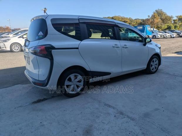 Toyota Sienta 1.5 FWD (6-seater) 2020 Pearl