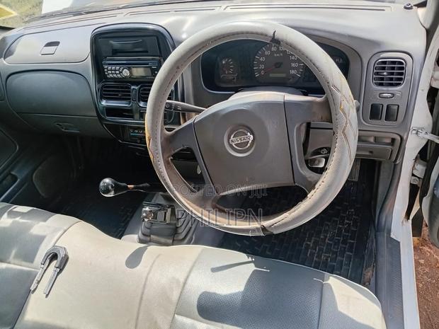 Nissan Hardbody 2008 White
