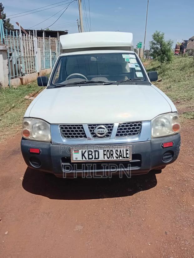 Nissan Hardbody 2008 White