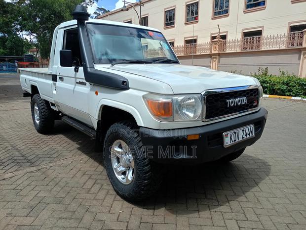 Toyota Land Cruiser 2008 White