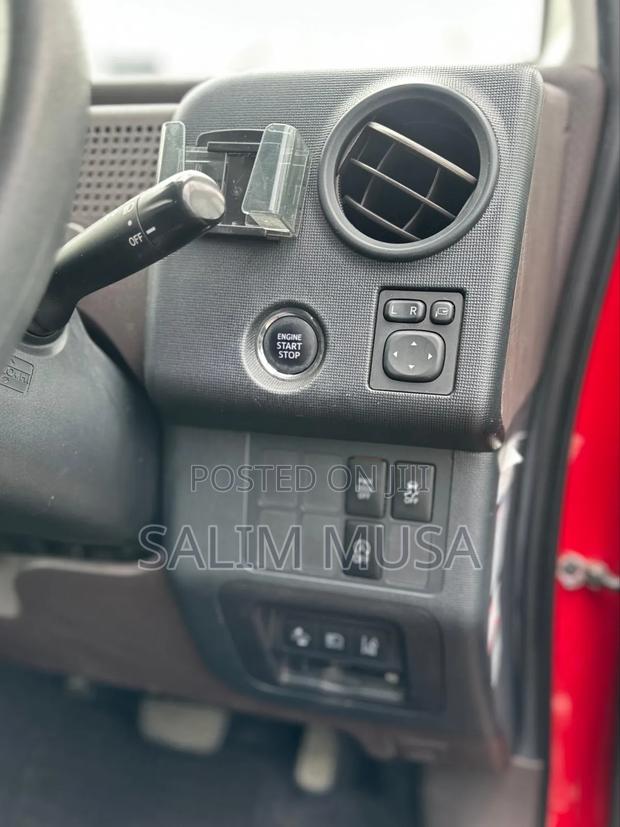 Toyota Spade 2018 Red