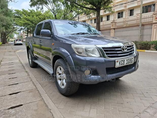 Toyota Hilux 2014 Gray