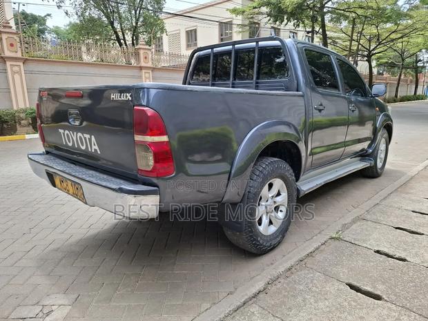 Toyota Hilux 2014 Gray