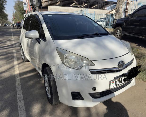 Toyota Ractis 1.3 FWD 2013 White