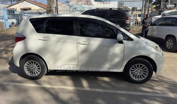 Toyota Ractis 1.3 FWD 2013 White