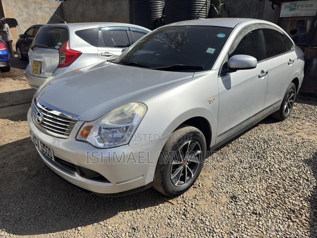 Nissan Bluebird 2012 Silver