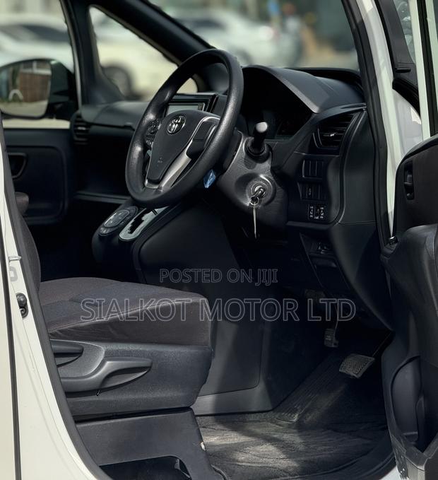 Toyota Voxy 2018 White