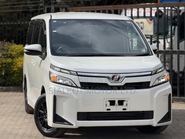 Toyota Voxy 2018 White