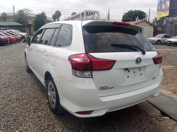 Toyota Corolla Fielder 1.5 Hybrid FWD 2018 White