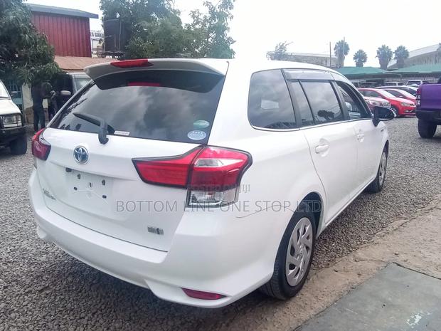 Toyota Corolla Fielder 1.5 Hybrid FWD 2018 White