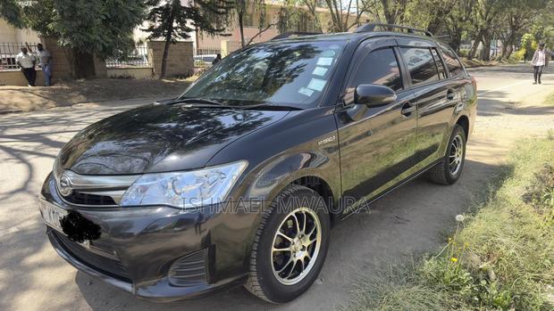 Toyota Corolla Fielder 1.5 Hybrid FWD 2014 Black