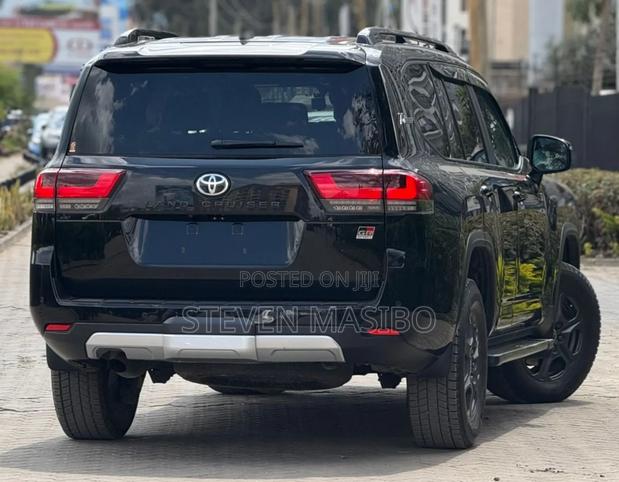 Toyota Land Cruiser LC300 2023 Black