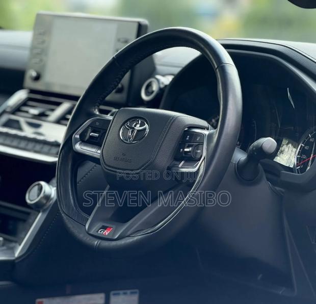 Toyota Land Cruiser LC300 2023 Black