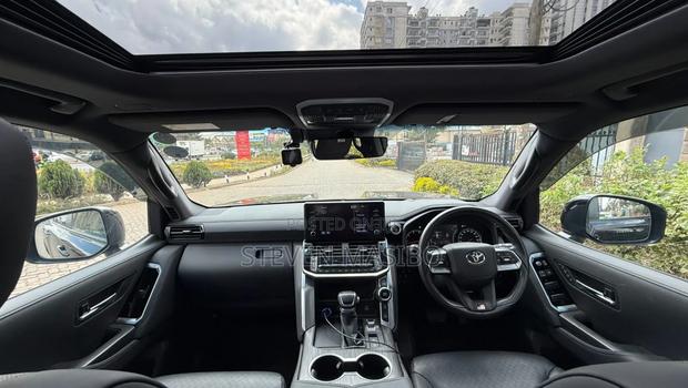 Toyota Land Cruiser LC300 2023 Black