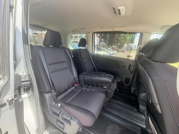 Nissan Serena 2018 Silver