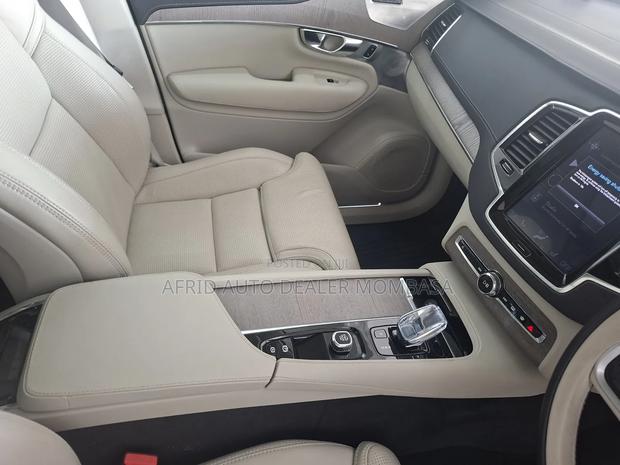 Volvo XC90 T5 Momentum 2022 White