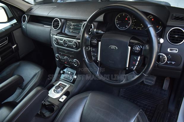 Land Rover Discovery 2014 White