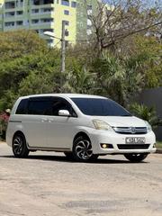 Toyota ISIS 1.8 L 2WD 2014 Pearl for sale