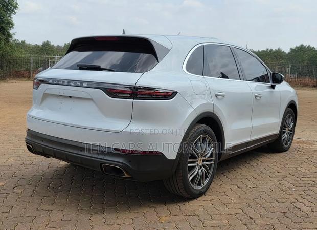 Porsche Cayenne 2019 White