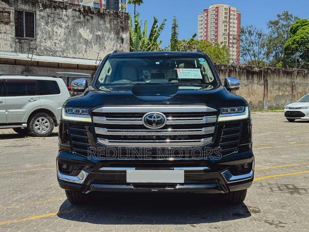 Toyota Land Cruiser LC300 2023 Black