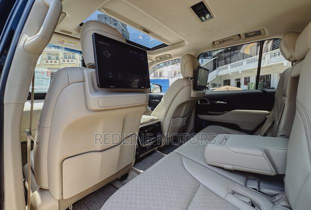 Toyota Land Cruiser LC300 2023 Black