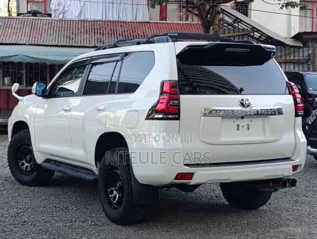 Toyota Land Cruiser Prado 2019 White