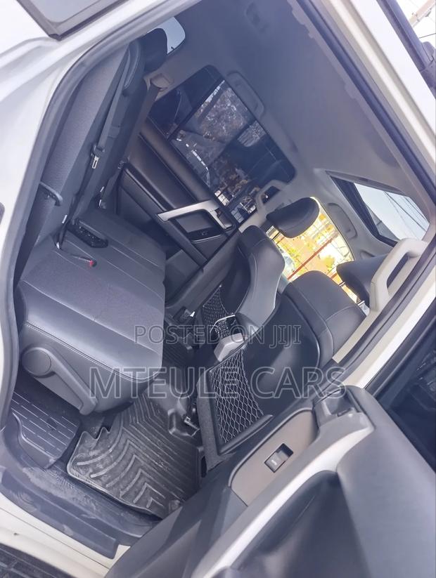Toyota Land Cruiser Prado 2019 White