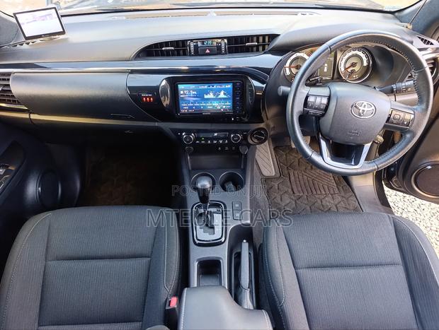 Toyota Hilux 2019 Black