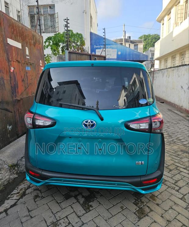 Toyota Sienta 2019 Blue