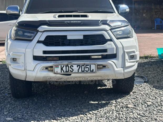 Toyota Hilux 2016 White