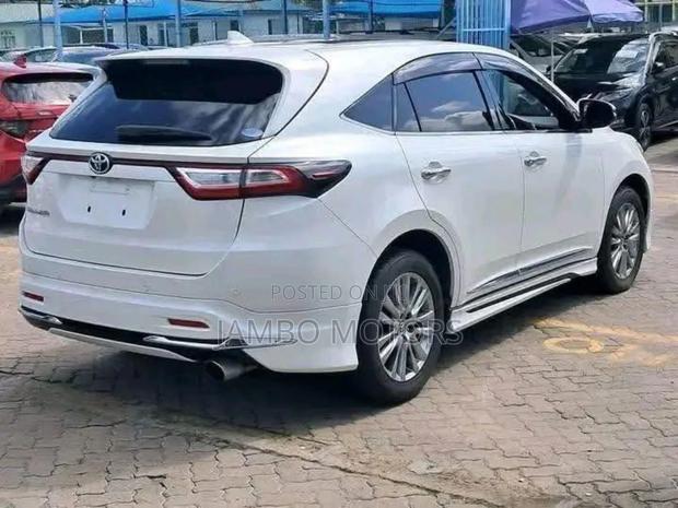 Toyota Harrier 2.0 2019 White