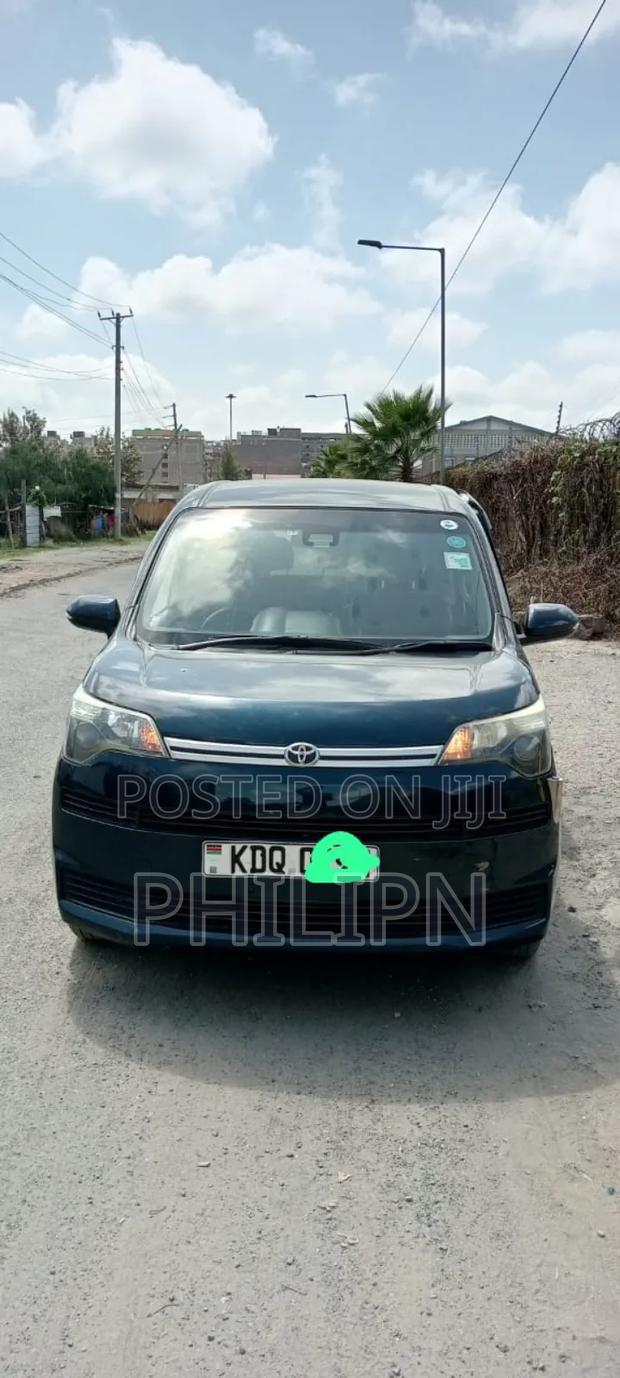 Toyota Porte 2018 Blue