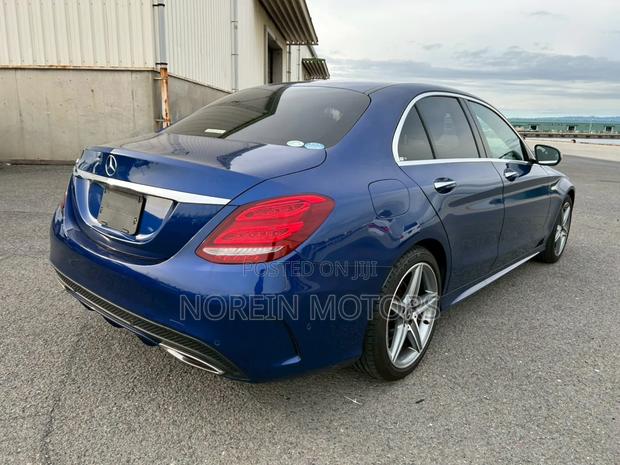 Mercedes-Benz C180 2018 Blue