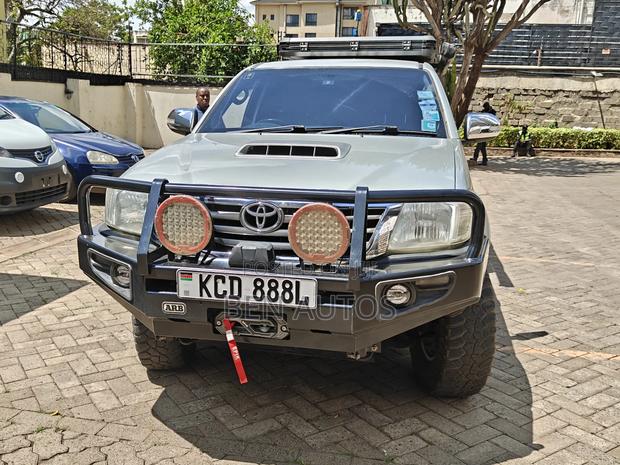 Toyota Hilux 3.0 D-4D 4x4 2015 Silver