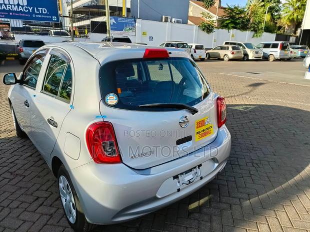 Nissan March 2018 Silver