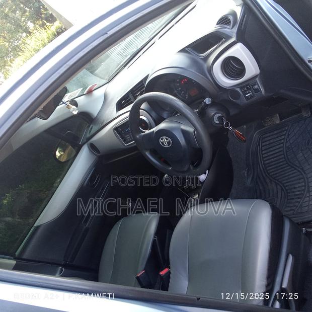 Toyota Vitz 1.0 FWD 5dr 2012 Blue