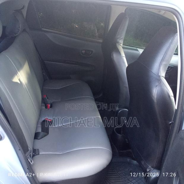 Toyota Vitz 1.0 FWD 5dr 2012 Blue