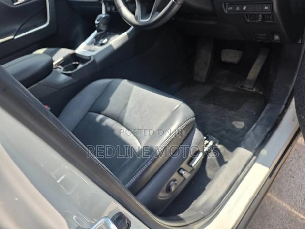 Toyota RAV4 Limited AWD 2019 White