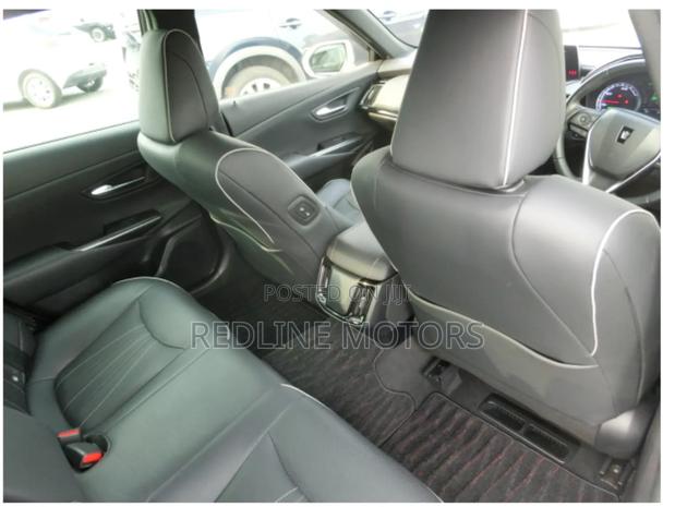 Toyota Crown 2018 Silver