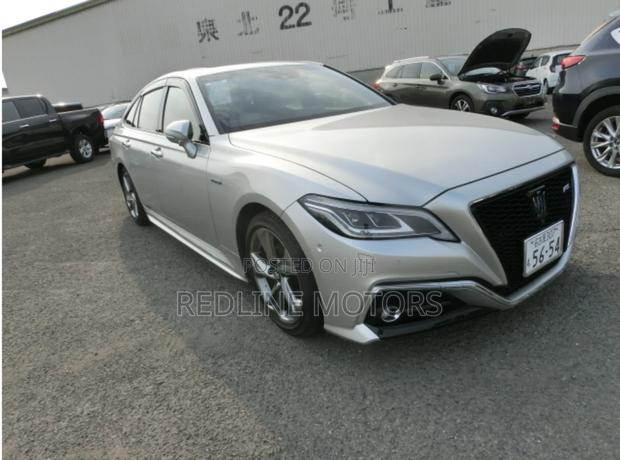 Toyota Crown 2018 Silver